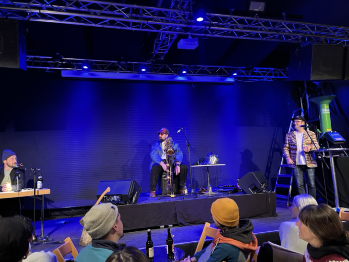 illu7-Perfide Perfide Party im Artik